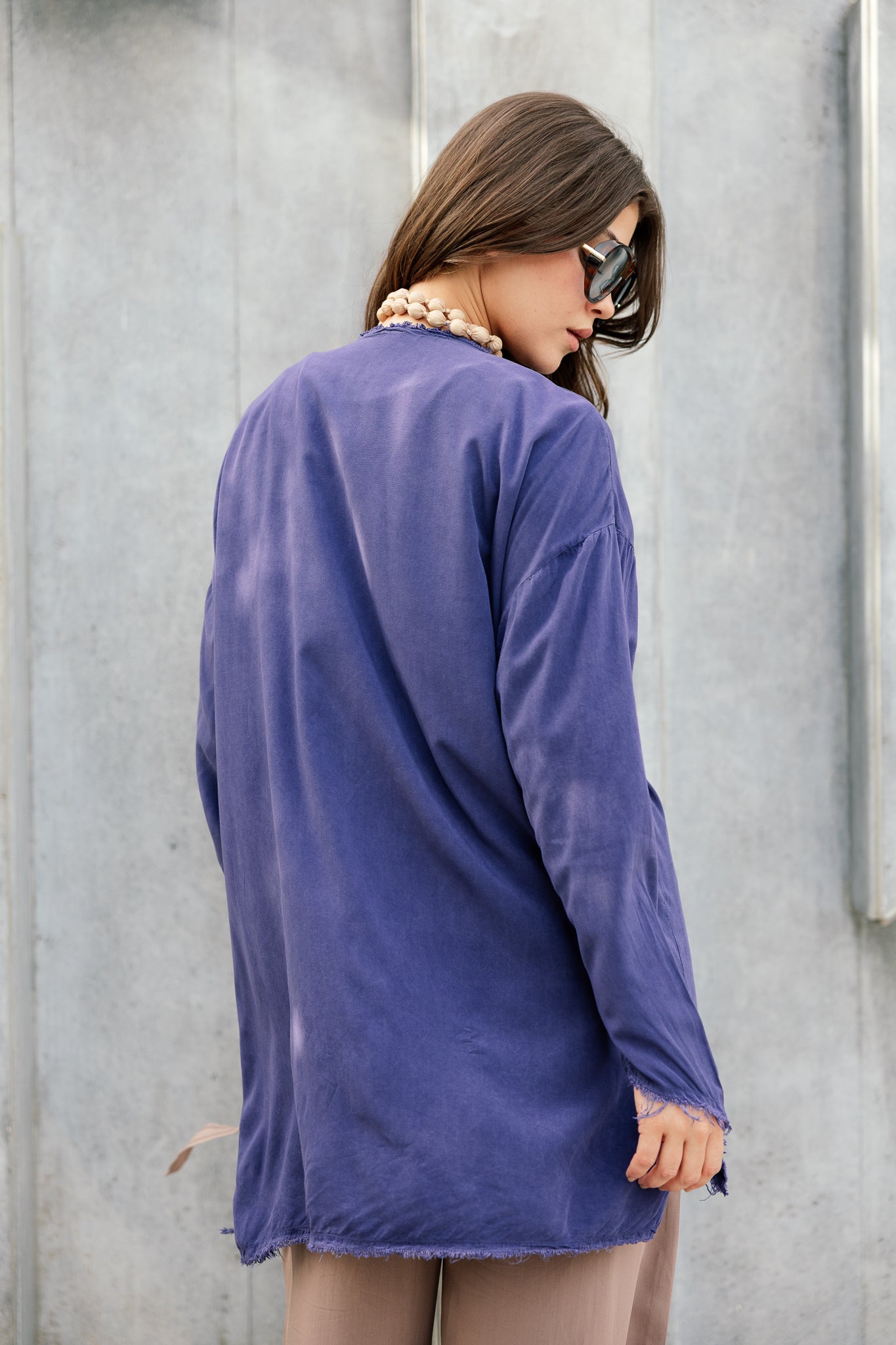 Delicate slit Shirt