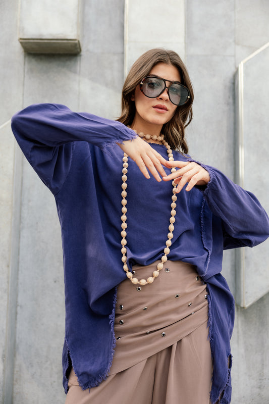 Delicate slit Shirt