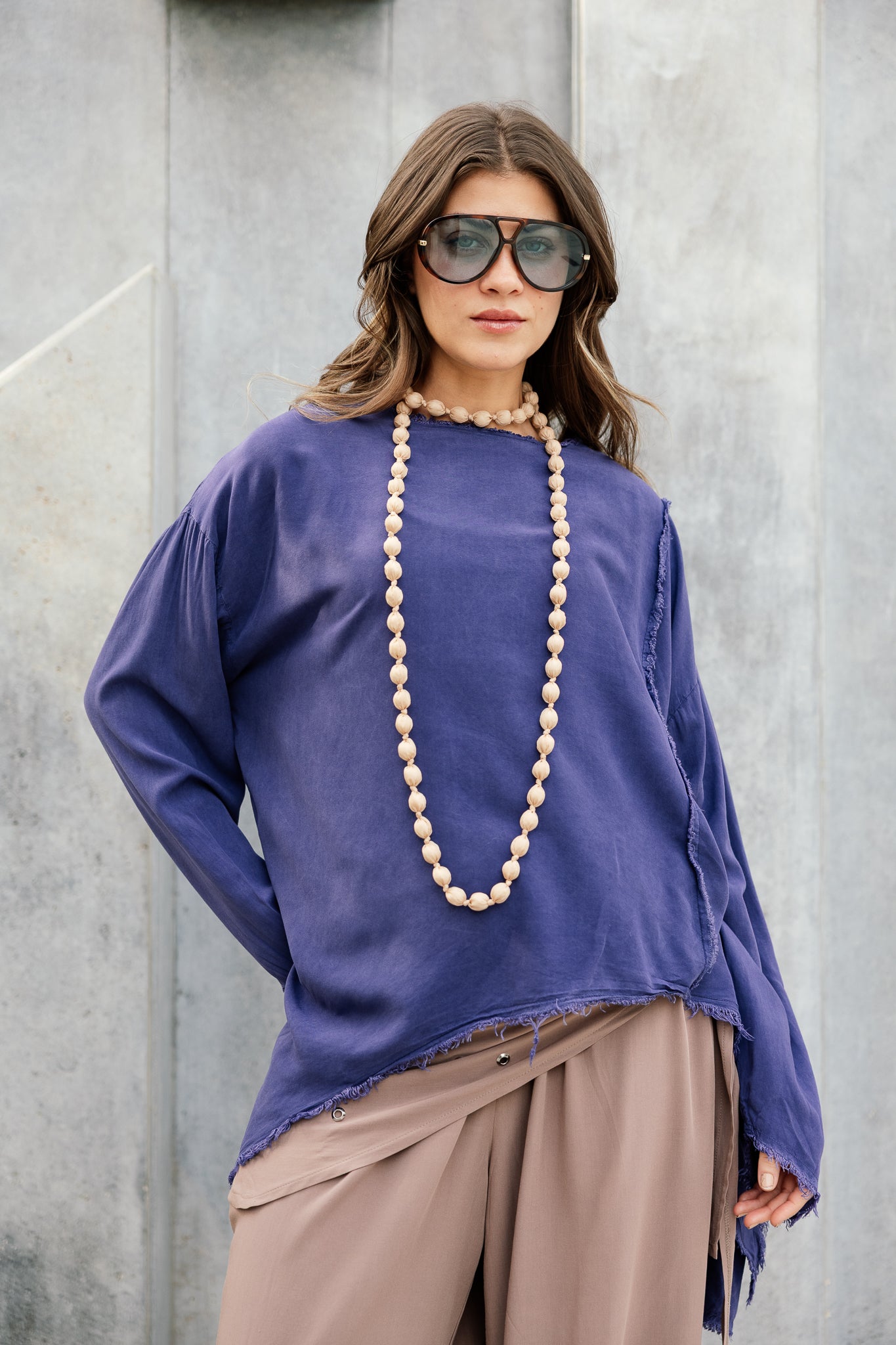 Delicate slit Shirt