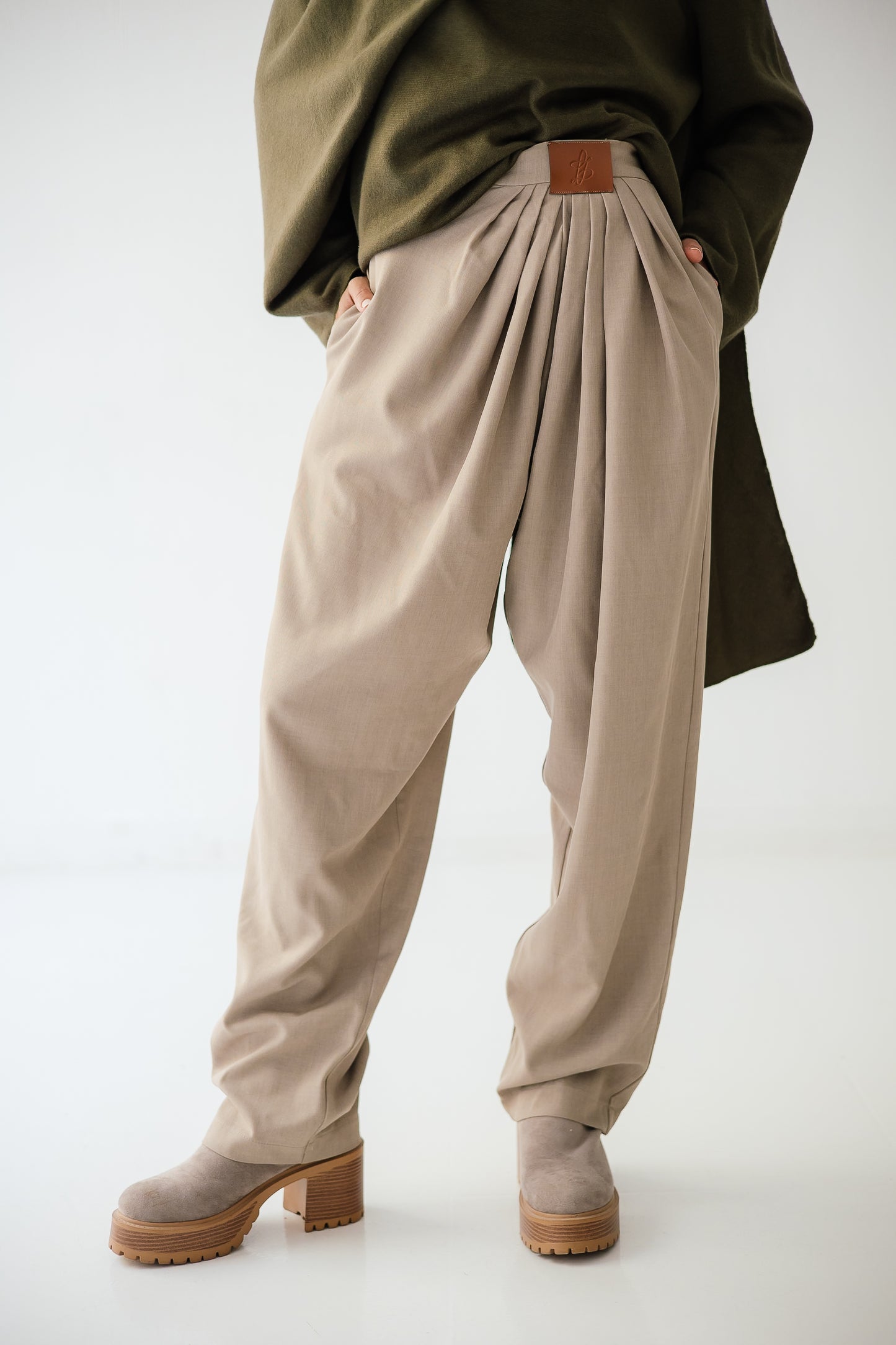 Slouch edit pants