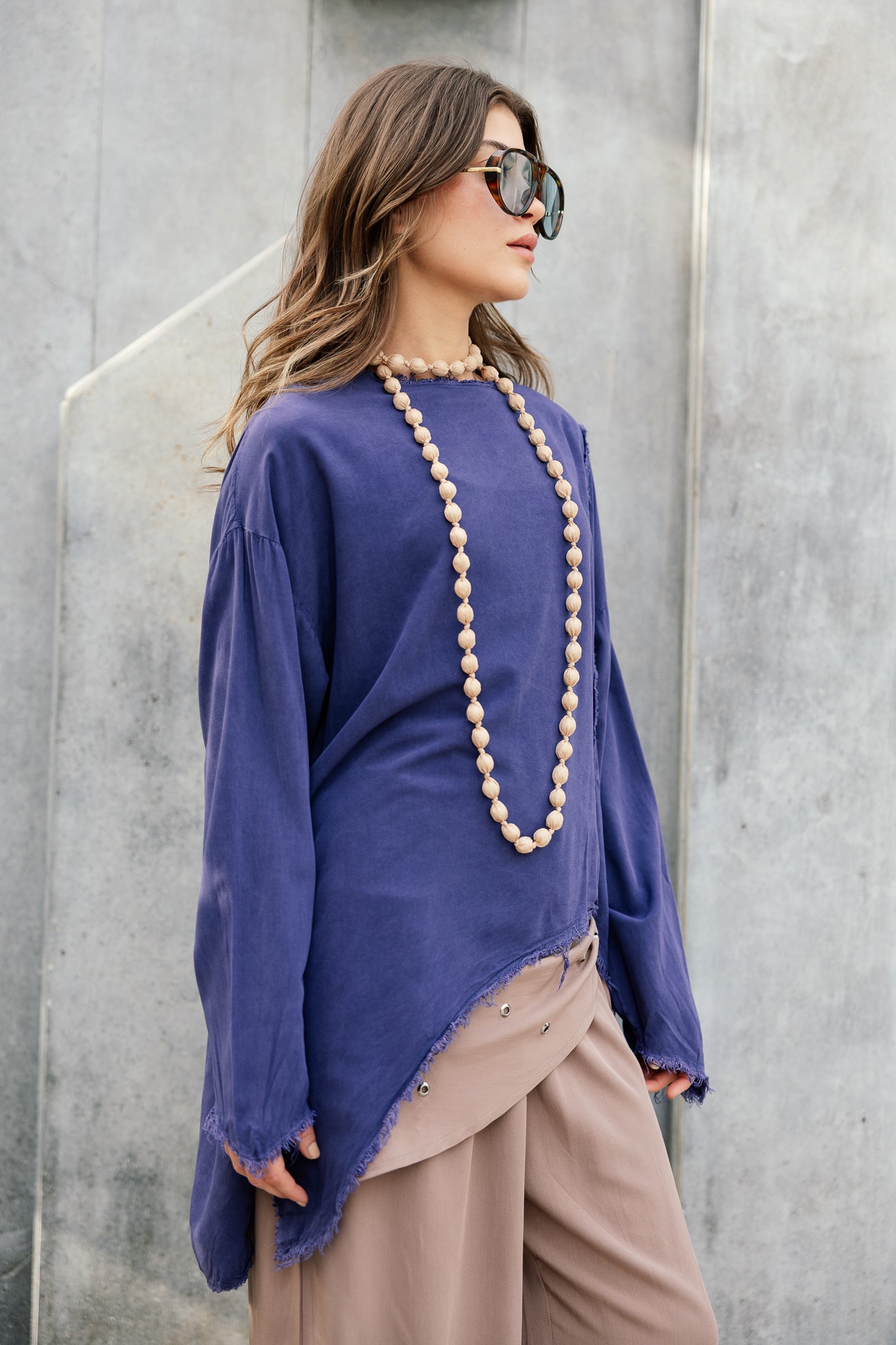 Delicate slit Shirt